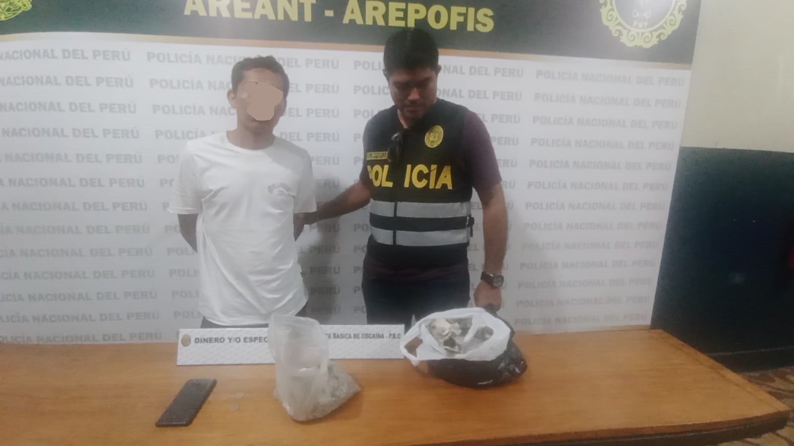 Agentes antidroga capturan a sujeto en posesión de un kilogramo de alcaloides de cocaína