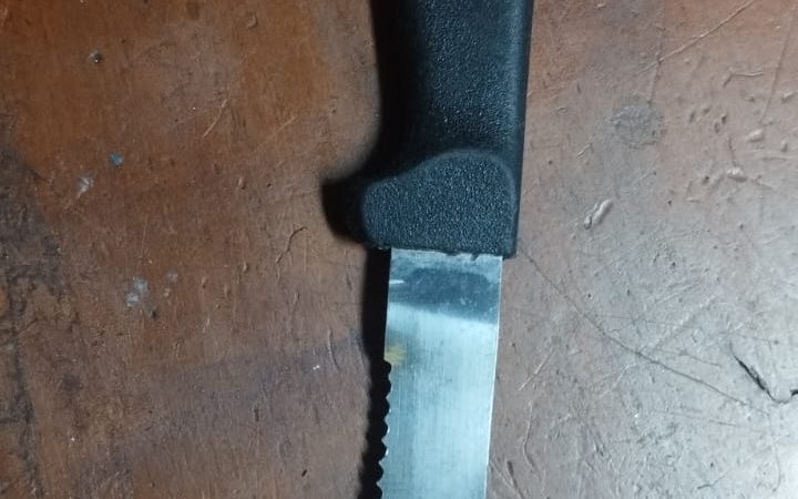 Sujeto amenazaba con un cuchillo a su progenitora