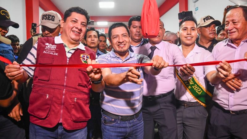 Gobernador de Loreto inaugura moderno colegio en Santa Clara