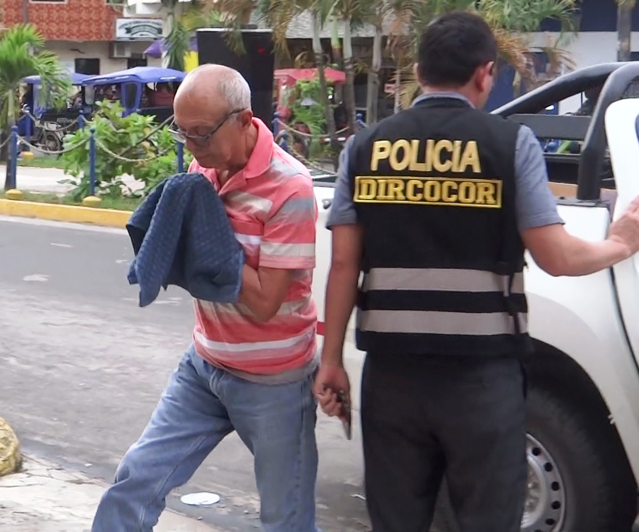Policías de la Dircocor trasladaron al poder judicial al alcalde de Pebas
