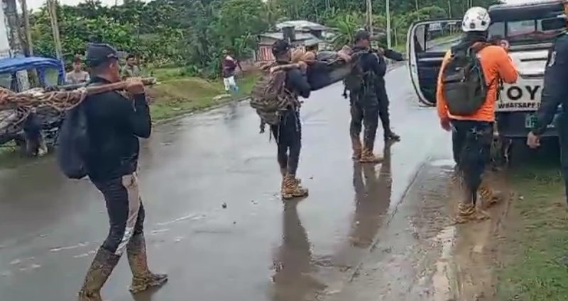 Policías de la Brigada de Búsqueda y Rescate salvan a personas de la tercera edad de morir en la agreste selva