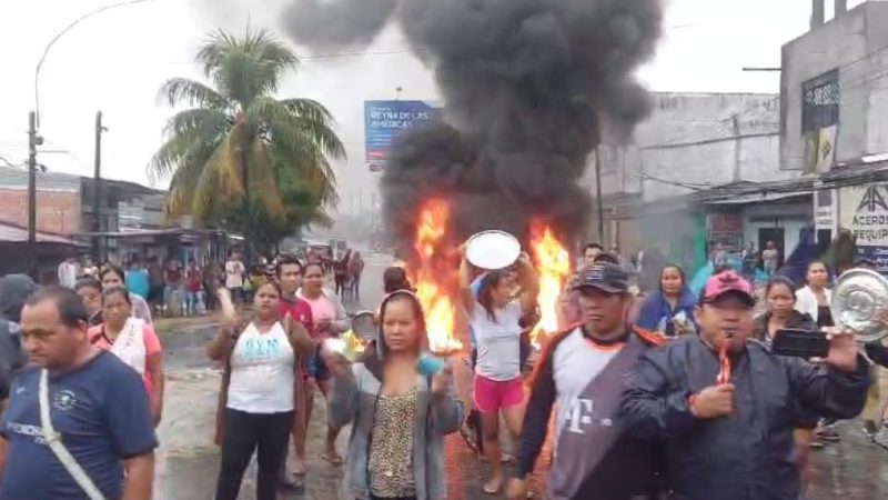 Queman llantas y bloquean vía en señal de protesta