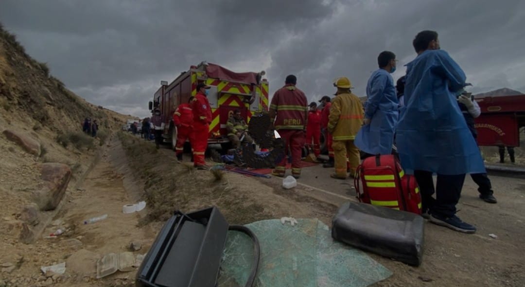 Bomberos reciben terapia psicológica tras rescate de víctimas en accidente de tránsito en la vía Los Libertadores