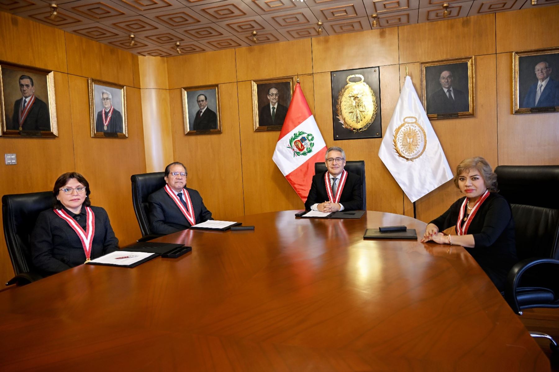 Extienden funciones interinas de Juan Carlos Villena como fiscal de la Nación