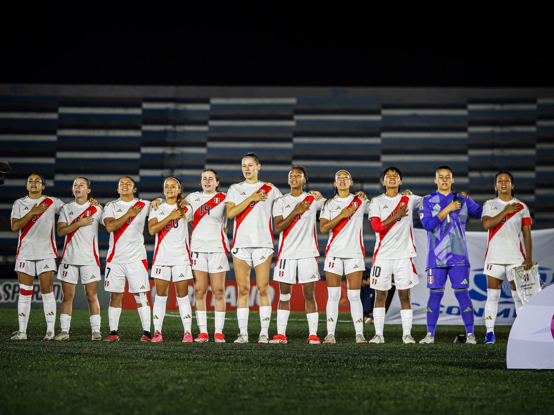 Perú empata 2-2 con Paraguay y espera un milagro para clasificar al Mundial de Colombia