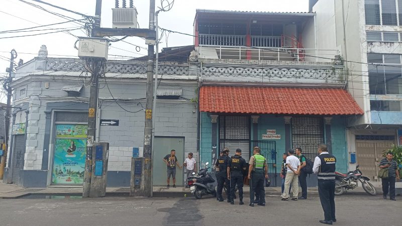 Roban en el restaurante «Ivalú» de Iquitos