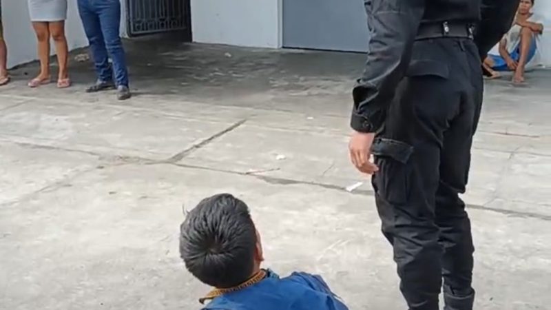 Capturan a sujeto robando un motocarro