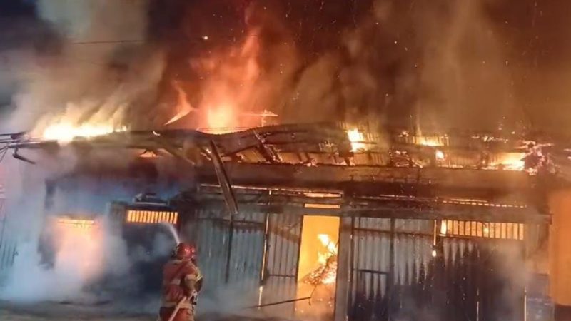 Incendio destruye tres casas en Yurimaguas