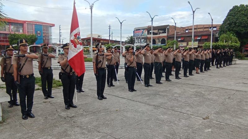 Ceremonia de Izamiento del Pabellón Nacional en Punchana