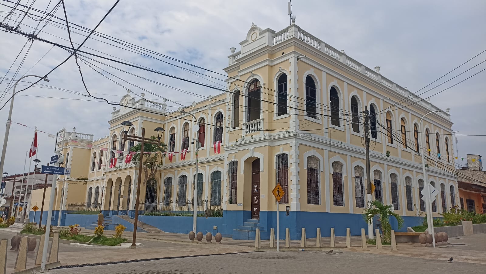 Roban balón de gas en el colegio «Fernando Lores Tenazoa»