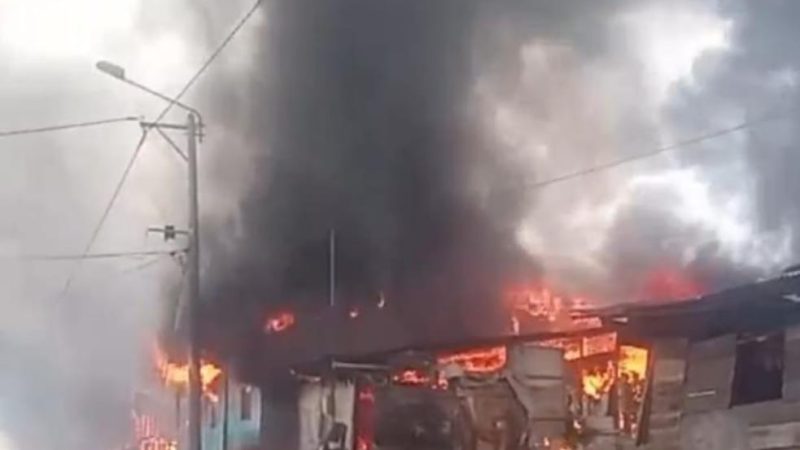 Incendio arrasa con 11 viviendas de material rústico en Belén