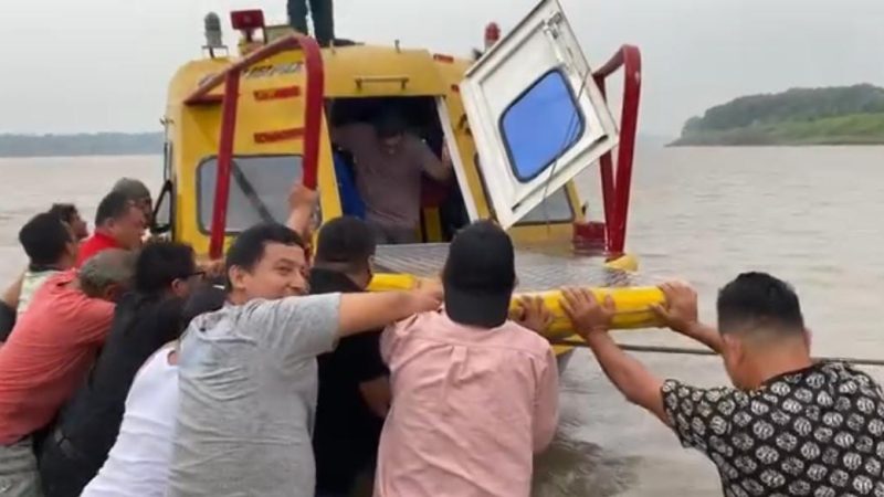 Ponguero queda varado en el río Marañón