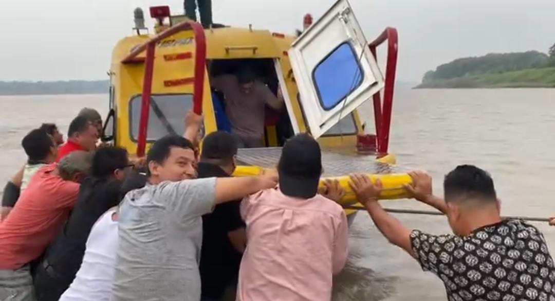 Ponguero queda varado en el río Marañón