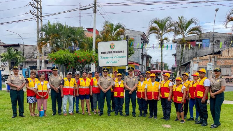 La policía comunitaria de Punchana refuerza valores patrióticos en ceremonia cívica