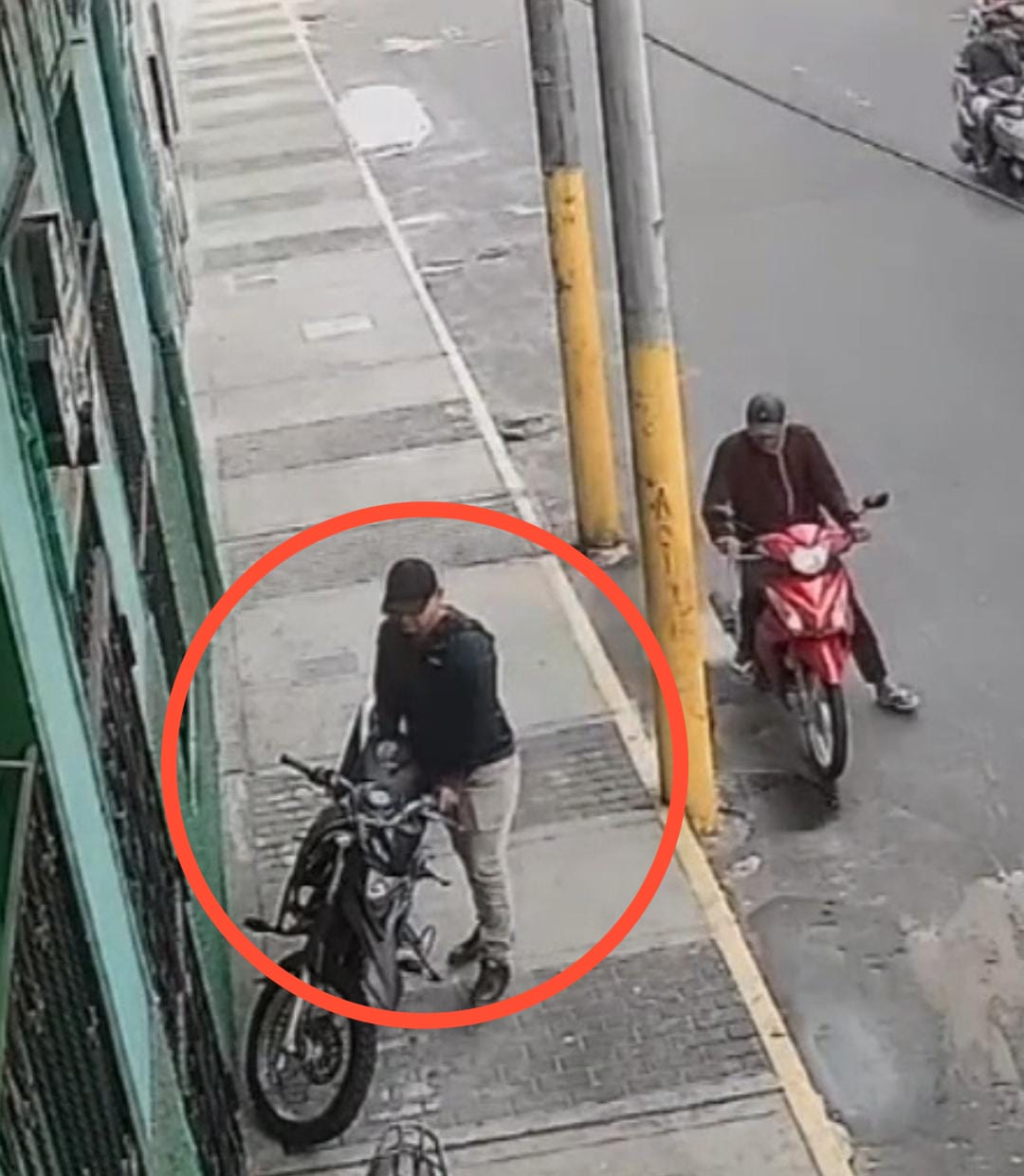 Delincuentes roban motos en pleno centro de la ciudad